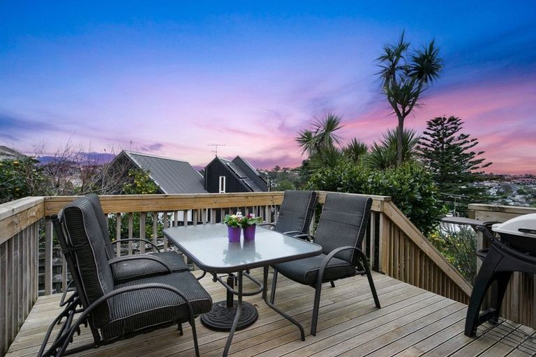 Photo of property in 2/37 Shanaway Rise, Hillcrest, Auckland, 0627