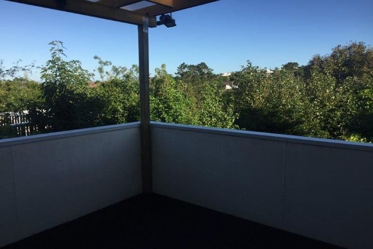 Photo of property in 32 Peter Terrace, Castor Bay, Auckland, 0620
