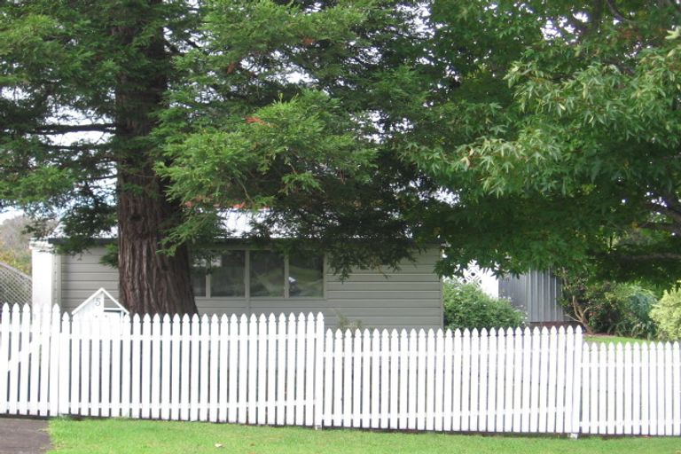 Photo of property in 5 Epping Road, Henderson, Auckland, 0610