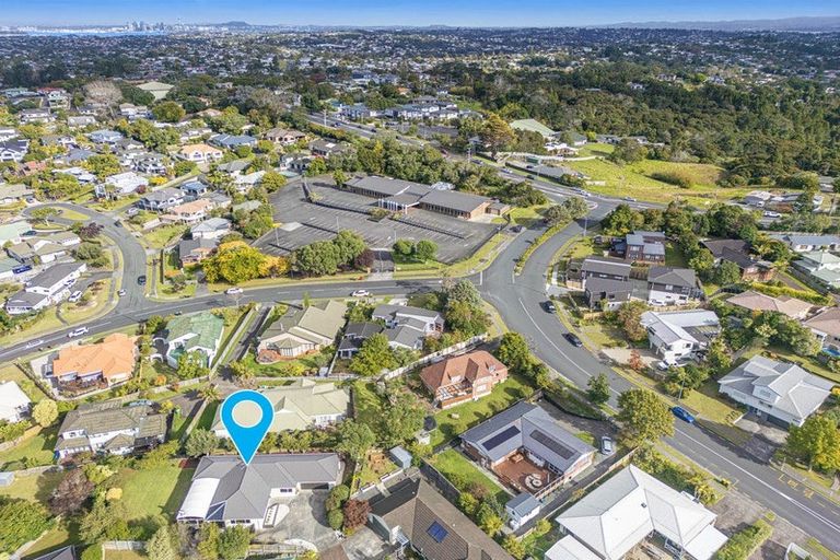 Photo of property in 13 Sandpiper Grove, Unsworth Heights, Auckland, 0632