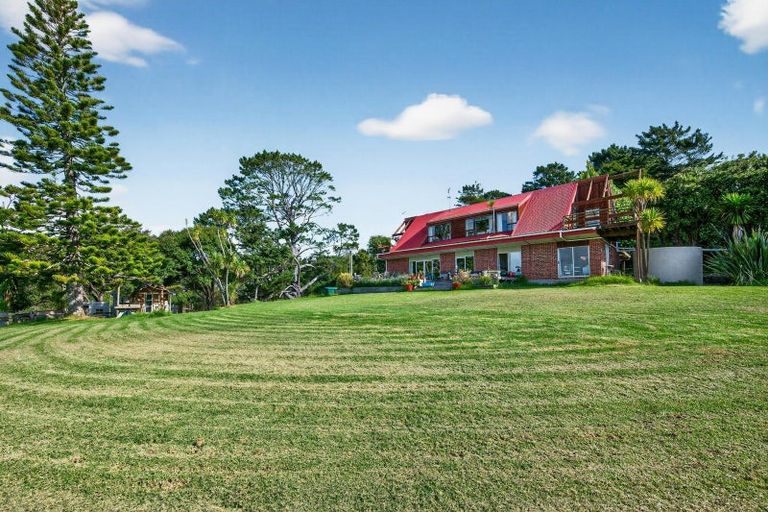 Photo of property in 55 Red Hills Road, Massey, Auckland, 0614