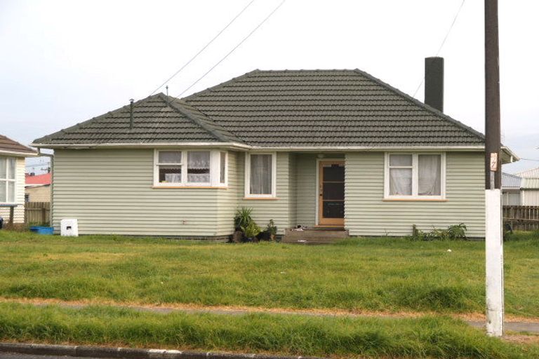 Photo of property in 17 Farmer Street, Mangere East, Auckland, 2024