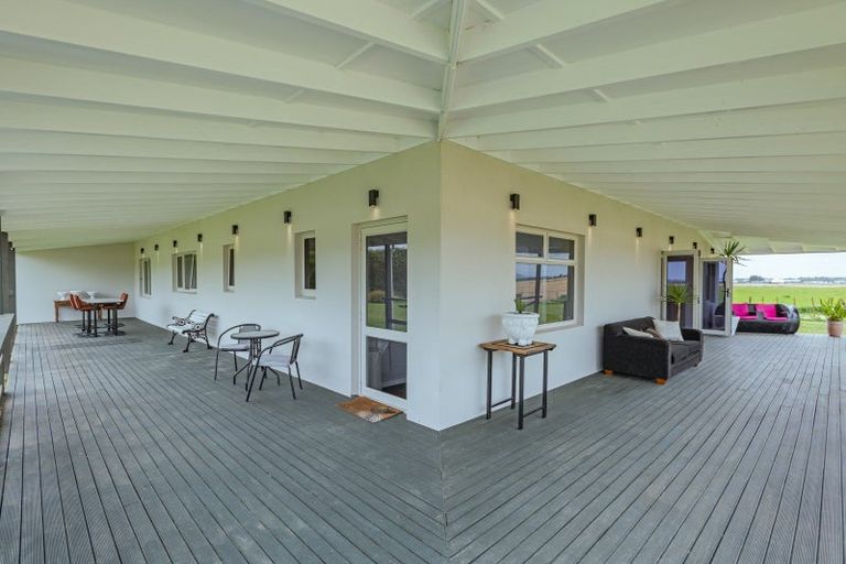 Photo of property in 10 Tui Glen Drive, Levin, 5571