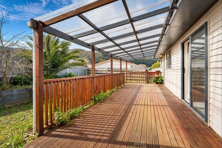 Photo of property in 4 Newburn Grove, Wainuiomata, Lower Hutt, 5014