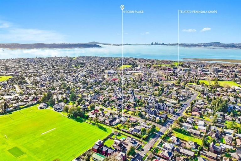 Photo of property in 4 Rixon Place, Te Atatu Peninsula, Auckland, 0610