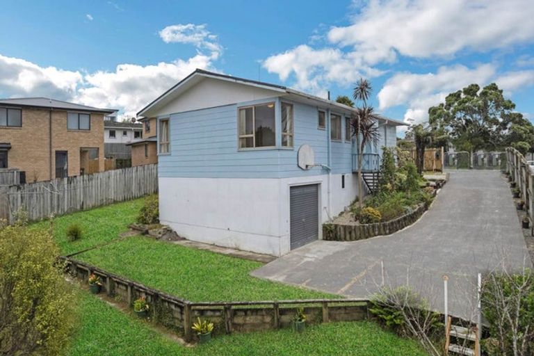 Photo of property in 32 Cockayne Crescent, Sunnynook, Auckland, 0620
