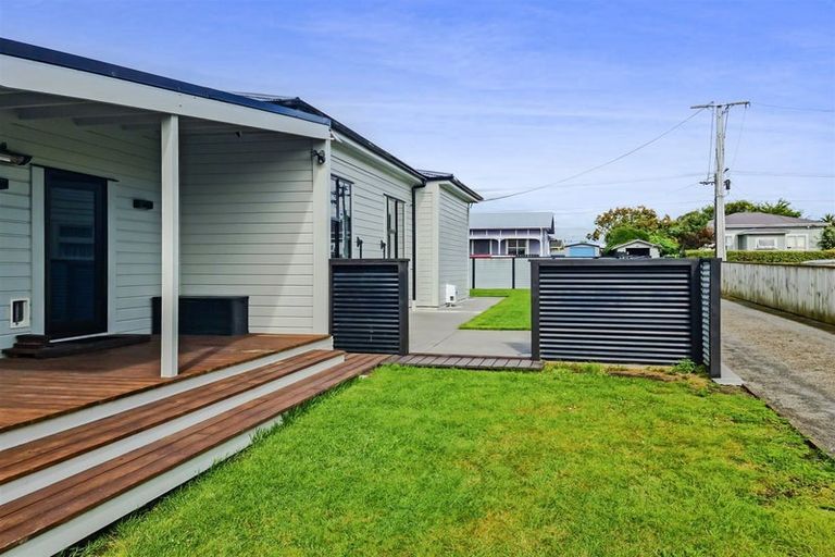 Photo of property in 42 Collins Street, Hawera, 4610