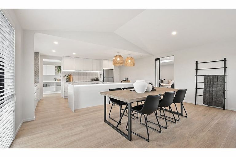 Photo of property in 2 Mccahon Drive, Rangiora, 7400