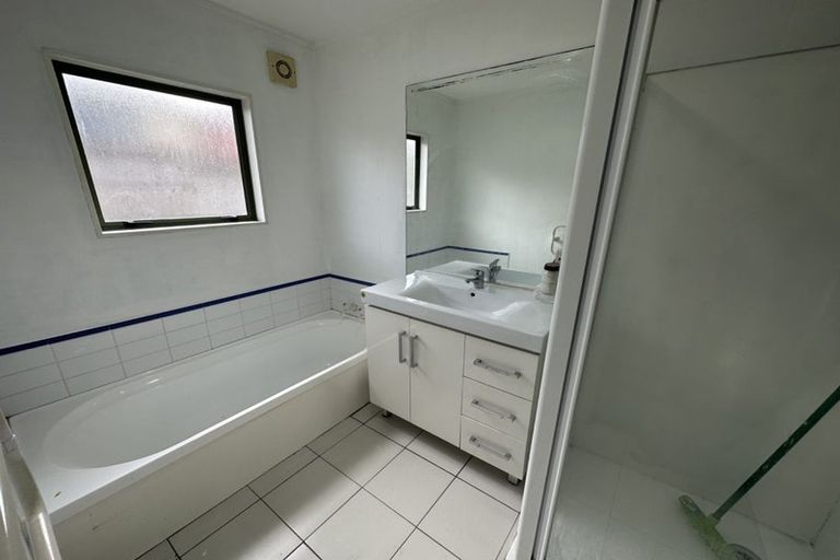 Photo of property in 1/154 Rathgar Road, Henderson, Auckland, 0610