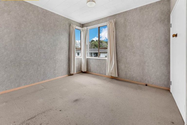 Photo of property in 32 Cockayne Crescent, Sunnynook, Auckland, 0620