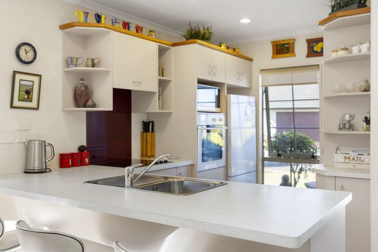 Photo of property in 4 Lakeridge Close, Rangatira Park, Taupo, 3330