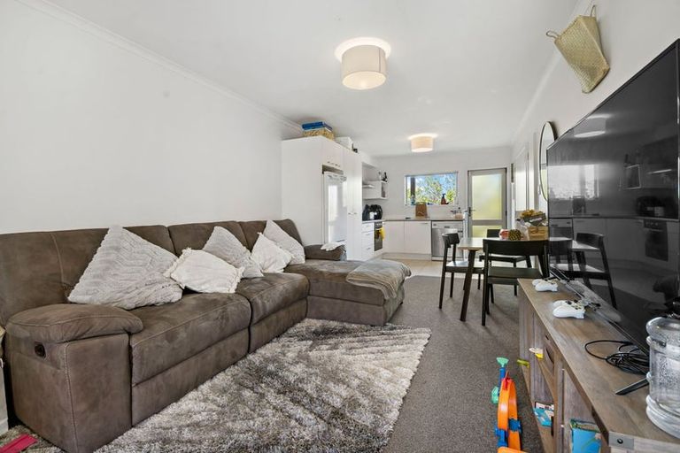 Photo of property in 12/94 Glengarry Road, Glen Eden, Auckland, 0602