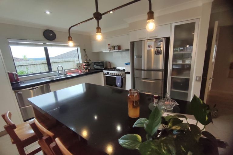 Photo of property in 72 Kervil Avenue, Te Atatu Peninsula, Auckland, 0610