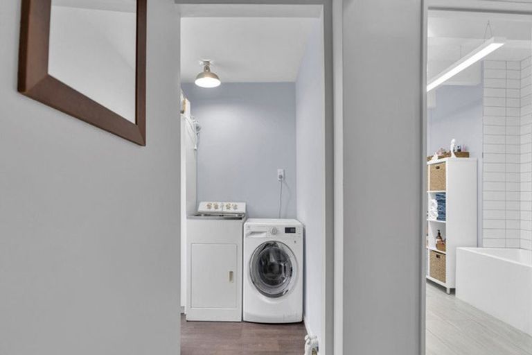 Photo of property in 68 Palatine Terrace, Saint Martins, Christchurch, 8022