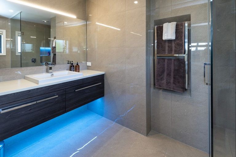 Photo of property in 8 Gulf Crest, Bucklands Beach, Auckland, 2012