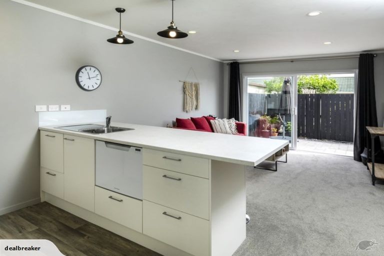 Photo of property in 1/744 Te Atatu Road, Te Atatu Peninsula, Auckland, 0610