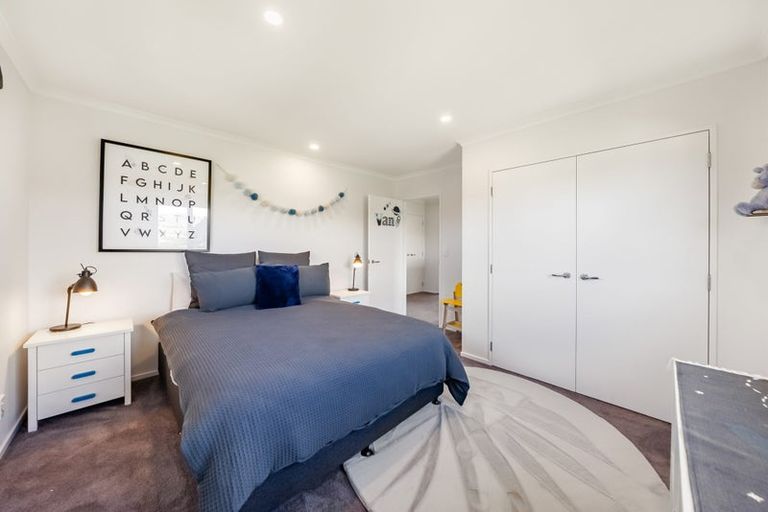 Photo of property in 17 Sumner Terrace, Aotea, Porirua, 5024