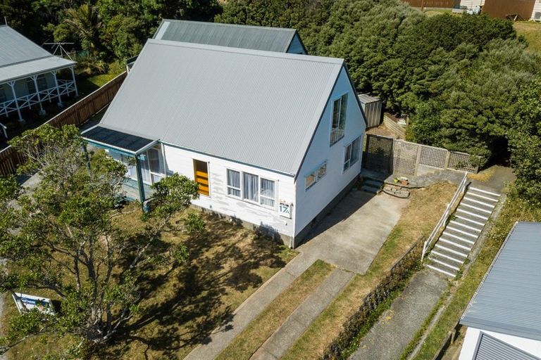 Photo of property in 17a Pimlico Place, Newlands, Wellington, 6037