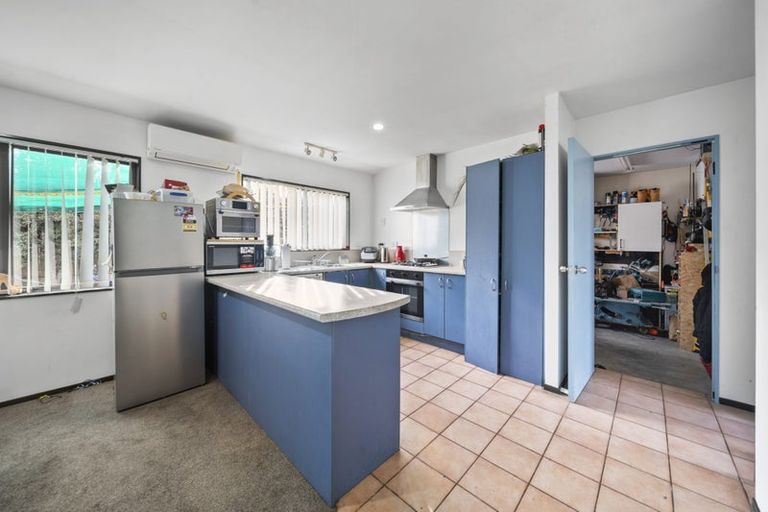 Photo of property in 27 Robertson Road, Favona, Auckland, 2024