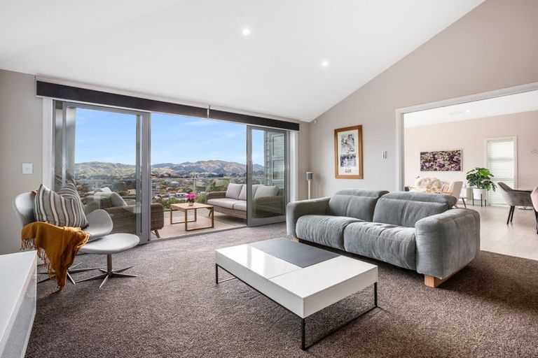 Photo of property in 10 Madeira Close, Whitby, Porirua, 5024