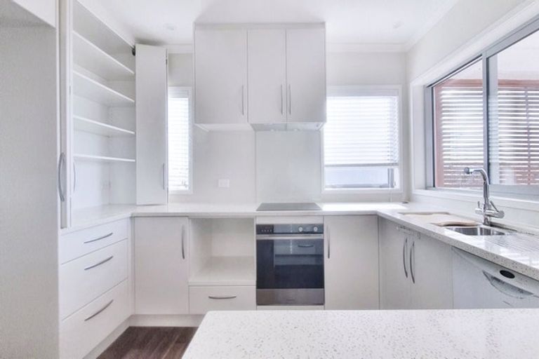 Photo of property in 19 Scott Road, Stanmore Bay, Whangaparaoa, 0932