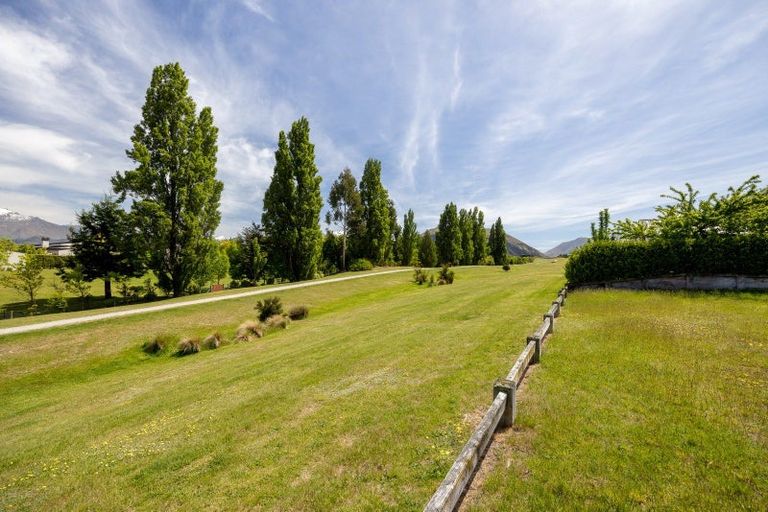Photo of property in 22 Greenbelt Place, Wanaka, 9305