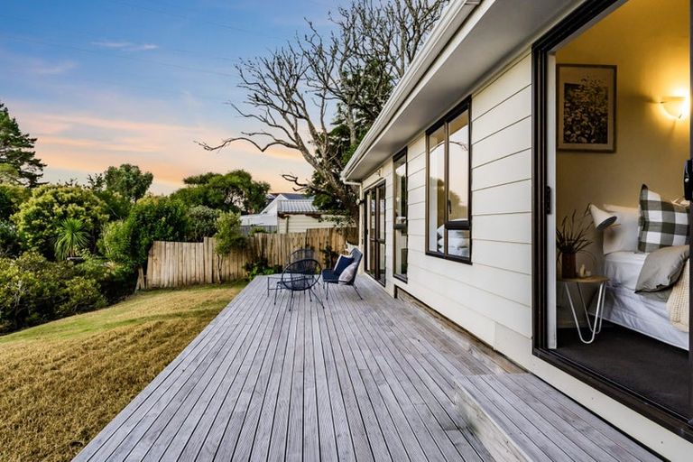 Photo of property in 40 Queen Mary Avenue, New Lynn, Auckland, 0600