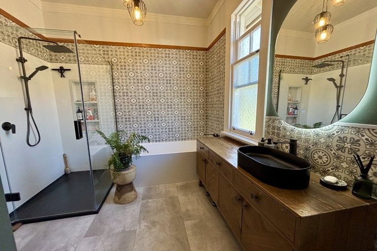 Photo of property in 71 Kent Street, Picton, 7220