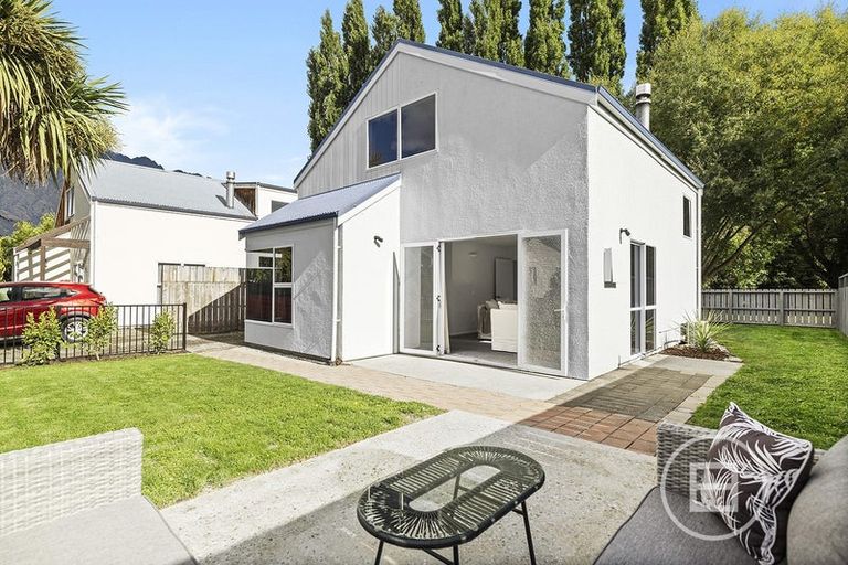 Photo of property in 28 Kawarau Place, Frankton, Queenstown, 9300