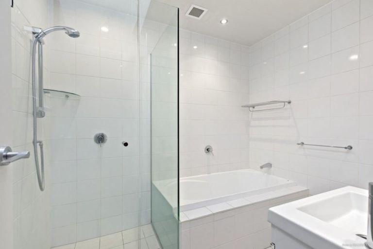 Photo of property in Sanctum Apartment, 10 Ebor Street, Te Aro, Wellington, 6011