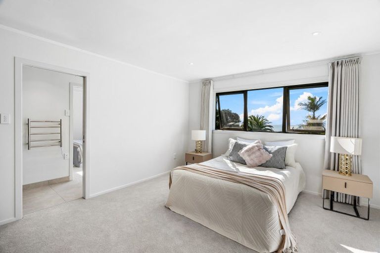 Photo of property in 2/14 Clifton Road, Waiake, Auckland, 0630