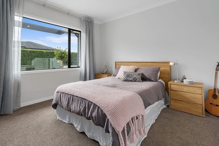 Photo of property in 33 Pohutukawa Parade, Riverhead, 0820