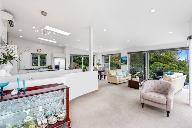 Photo of property in 88 Grovenor Drive, Orewa, 0931