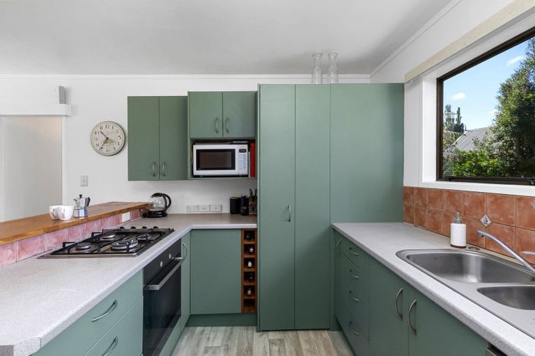 Photo of property in 9 Geoffrey Road, Torbay, Auckland, 0630