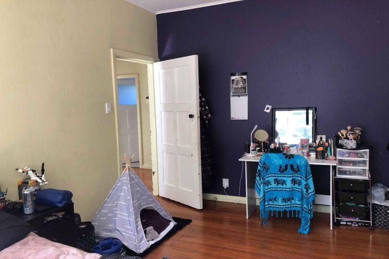 Photo of property in 60 Sunshine Avenue, Karori, Wellington, 6012