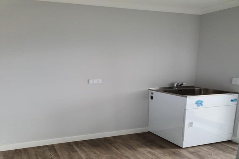 Photo of property in 9a Grumman Lane, Newlands, Wellington, 6037