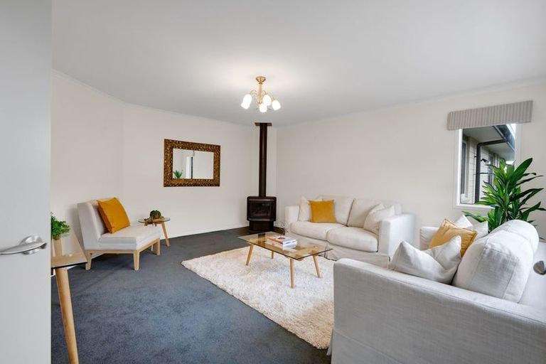 Photo of property in 6 Saint Andrews Parkway, Waiwhakaiho, New Plymouth, 4312