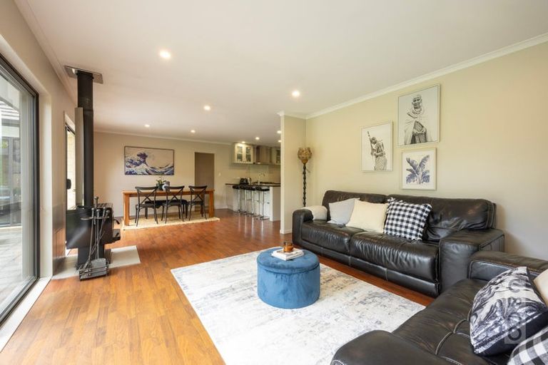 Photo of property in 9 Buttercup Place, Waimauku, 0812