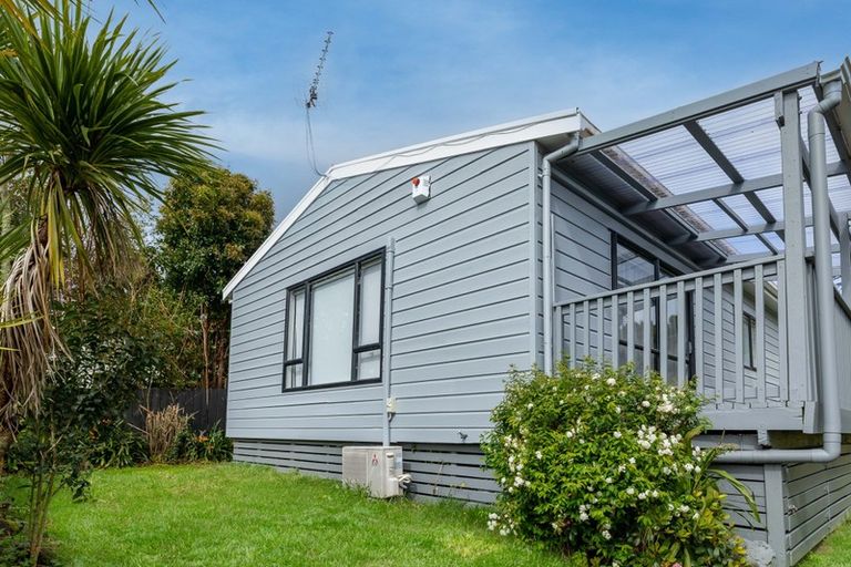 Photo of property in 184 Hutchinson Avenue, New Lynn, Auckland, 0600