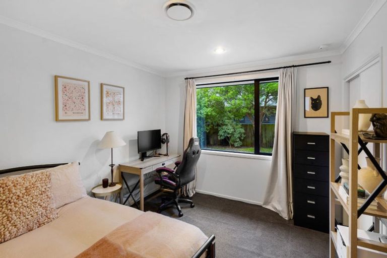 Photo of property in 12 Binstead Place, Avondale, Christchurch, 8061