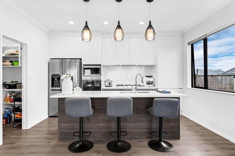 Photo of property in 16 Skiffington Road, Pokeno, 2402