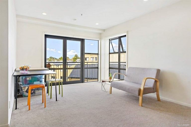 Photo of property in 3i/10 Crown Lynn Place, New Lynn, Auckland, 0600