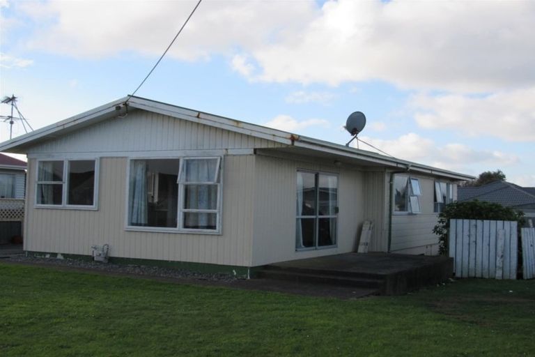 Photo of property in 11 Iredale Road, Hawera, 4610