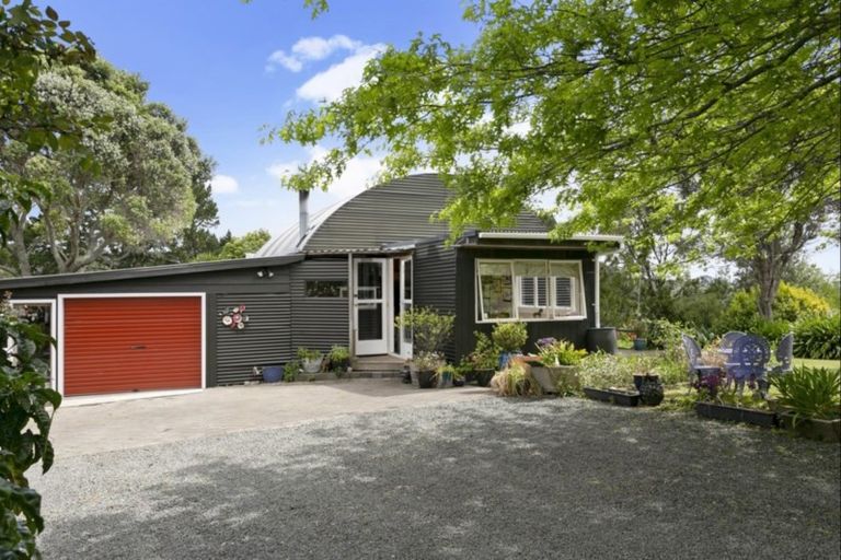 Photo of property in 58 Sheffield Road, Helensville, 0875
