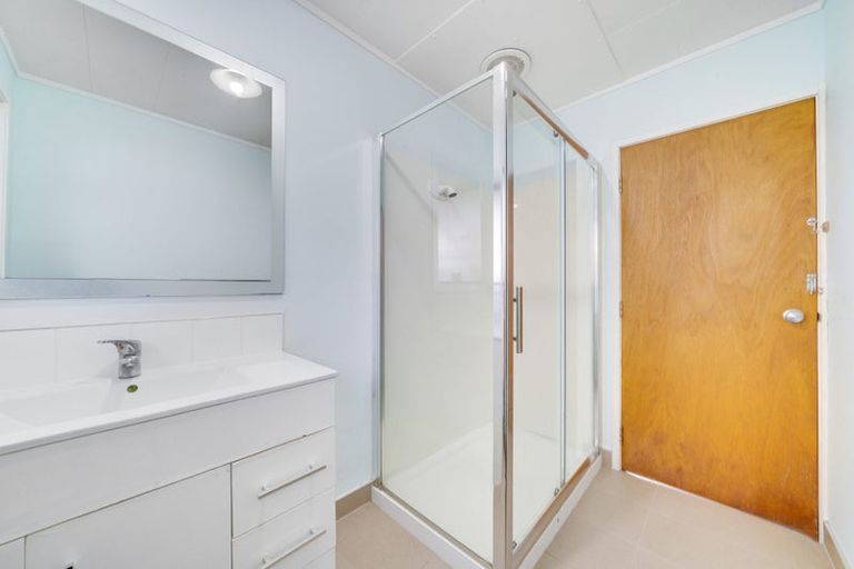 Photo of property in 1 Heathberry Close, Papatoetoe, Auckland, 2025