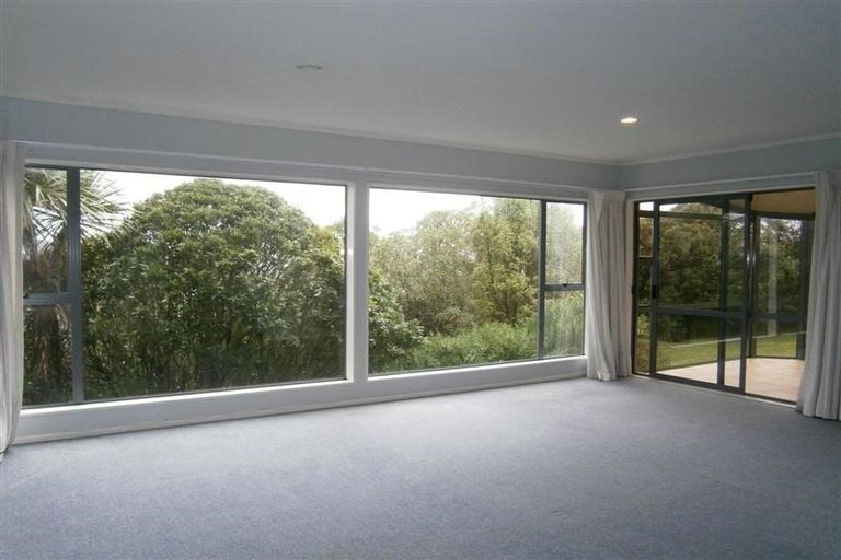 Photo of property in 35 Landsdowne Terrace, Karori, Wellington, 6012