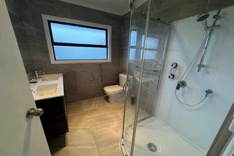 Photo of property in 75 Gloria Avenue, Te Atatu Peninsula, Auckland, 0610