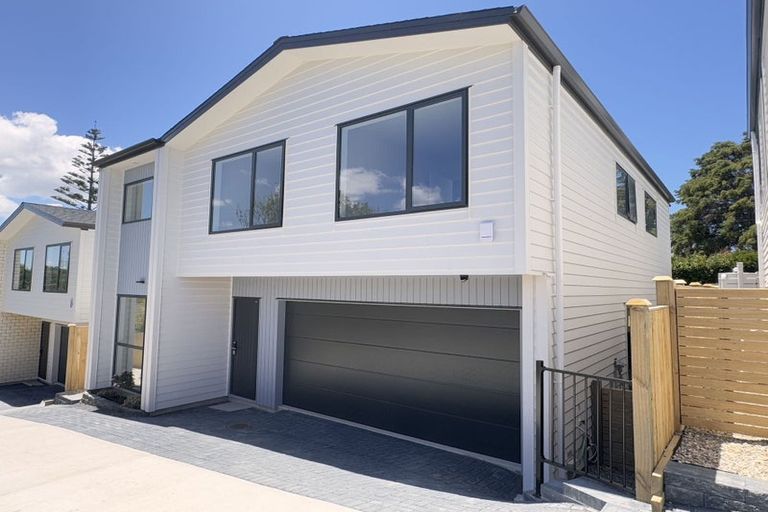 Photo of property in 21d Barron Drive, Green Bay, Auckland, 0604