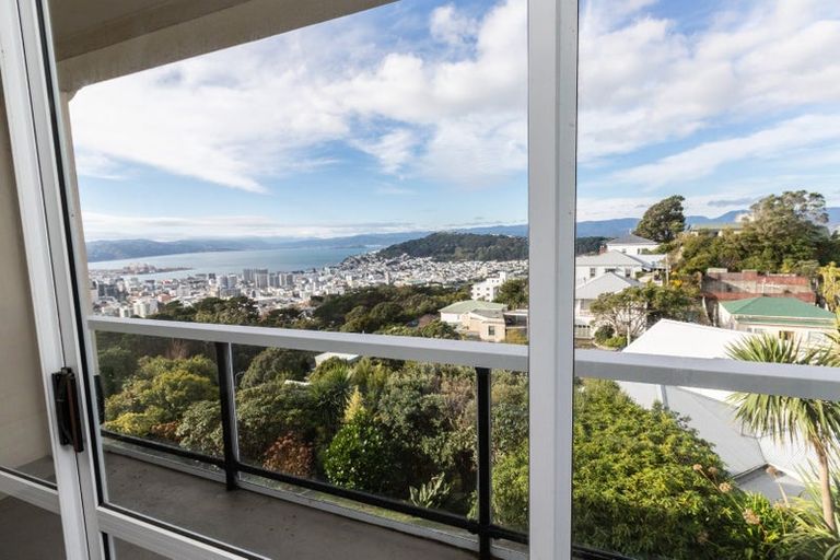 Photo of property in Harbour View Apartments, 147 Ohiro Road, Brooklyn, Wellington, 6021