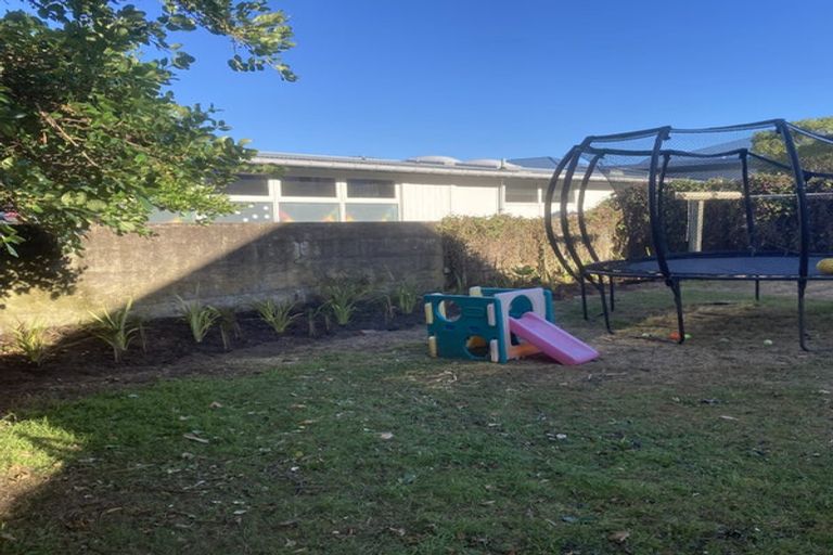 Photo of property in 87 Queens Drive, Lyall Bay, Wellington, 6022